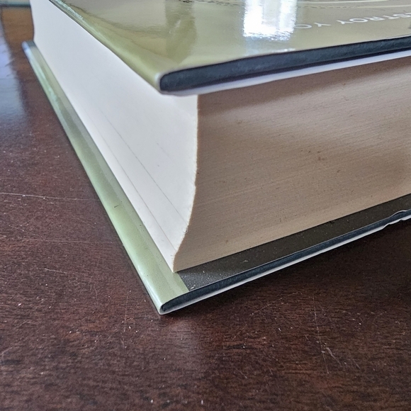 Insurgent Hardcover Book, Book 2 in the Divergent Series, Veronica Roth - Picture 7 of 8